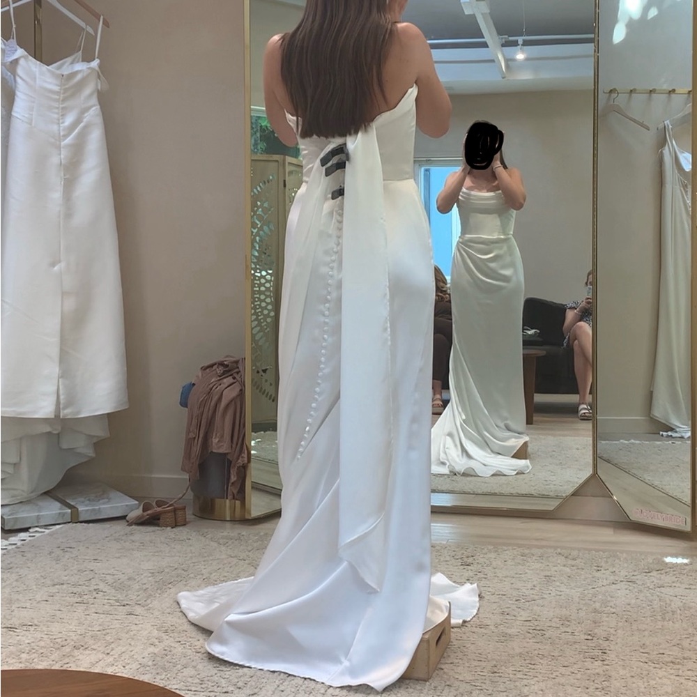 Ava Renhue Wedding Dress - Picture 3 of 9